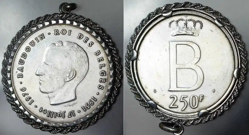 BELÇİKA GÜMÜŞ 250 FRANK 1976 HATIRA PARA'DAN YAPILMA GÜZEL ÇERÇEVELİ KOLYE. ÇERÇEVESİ DAHİL 31,25 GRAM GÜMÜŞ.