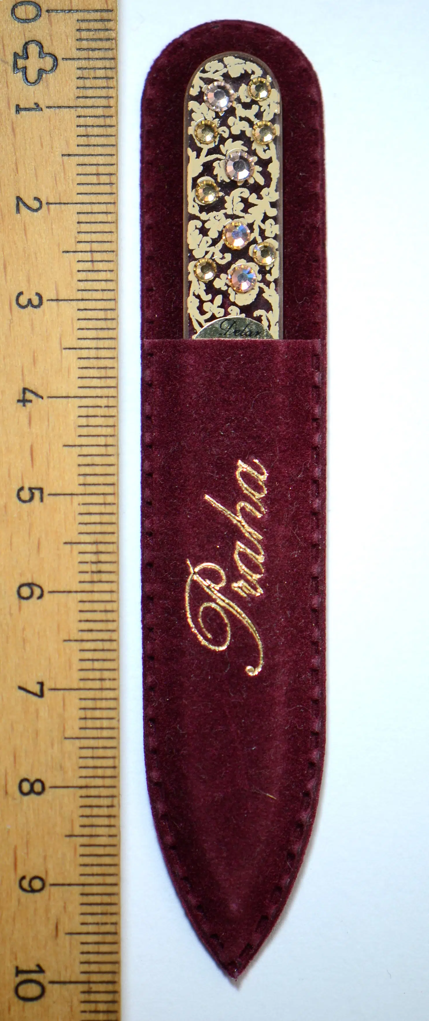 ÇEKYA-BOHEMYA YAPIMI KRİSTAL CAM TÖRPÜ. TAŞLI İŞLEMELİ VE KADİFE KILIFINDA.