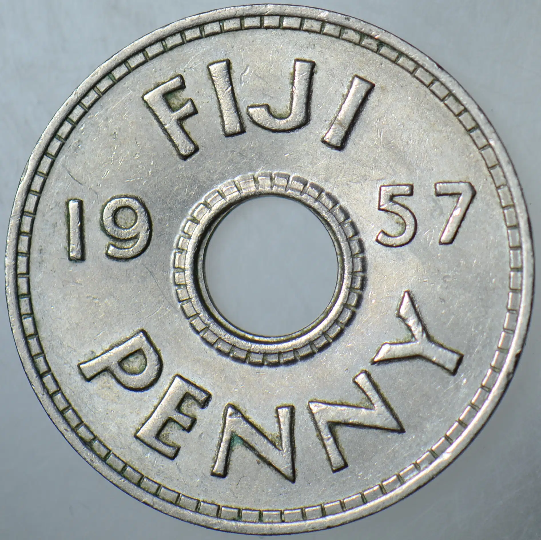 FİJİ 1 PENNY 1957 KRALİÇE II. ELİZABETH. 26 mm.