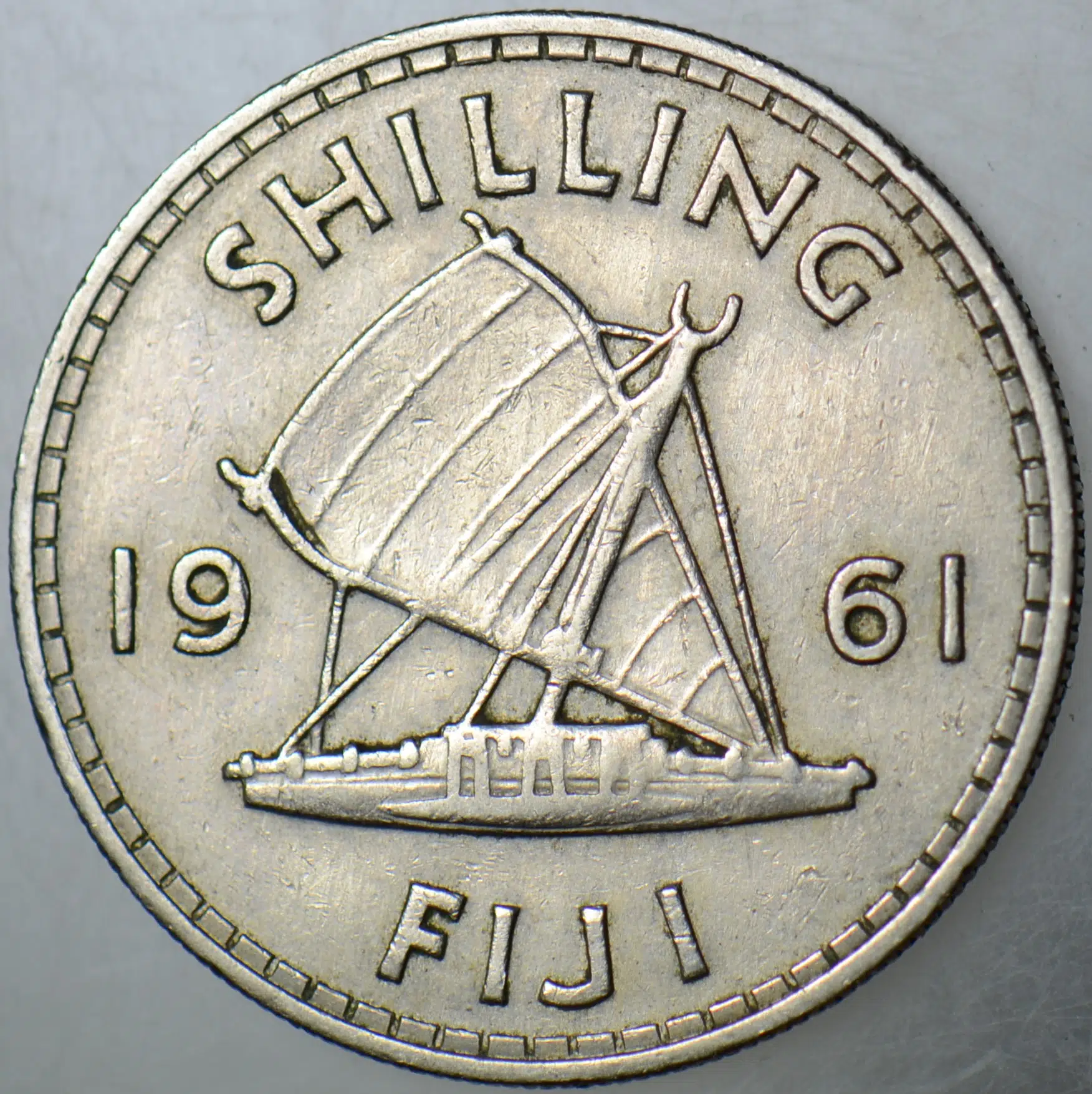FİJİ 1 ŞİLİN 1961 YELKENLİ-KRALİÇE II. ELİZABETH.