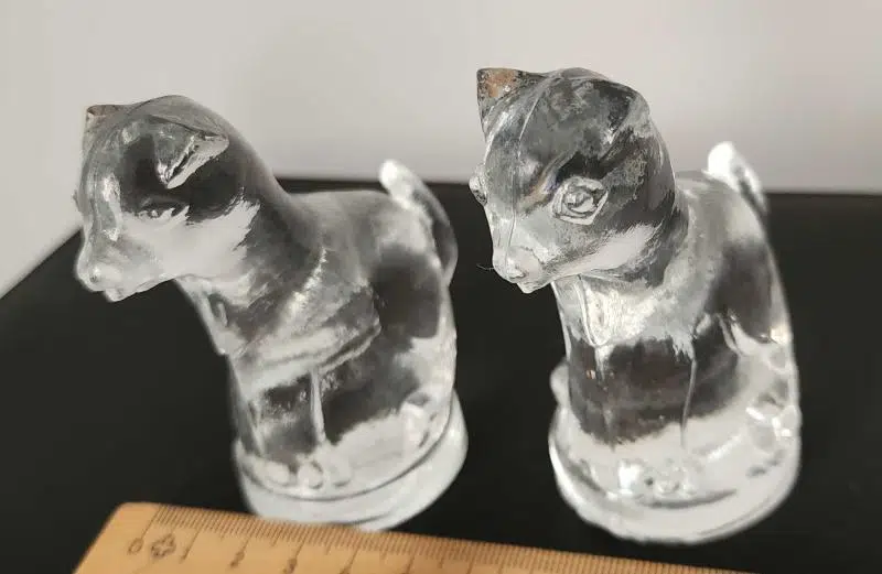 İKİ ADET ESKİ CAM KEDİ BİBLO.