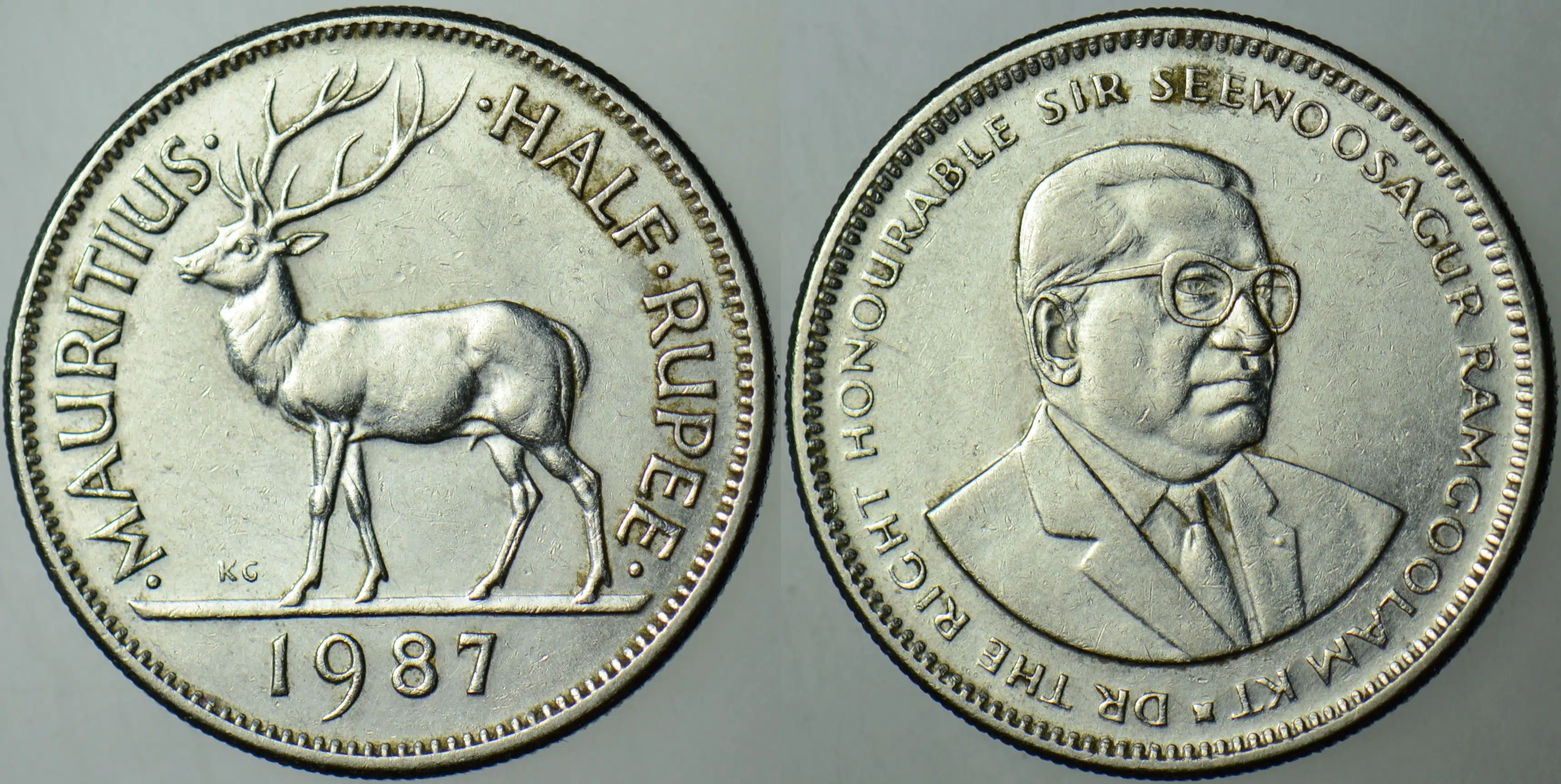 MAURİTİUS YARIM RUPİ 1987 GEYİK TEMALI. 23,6 mm 
