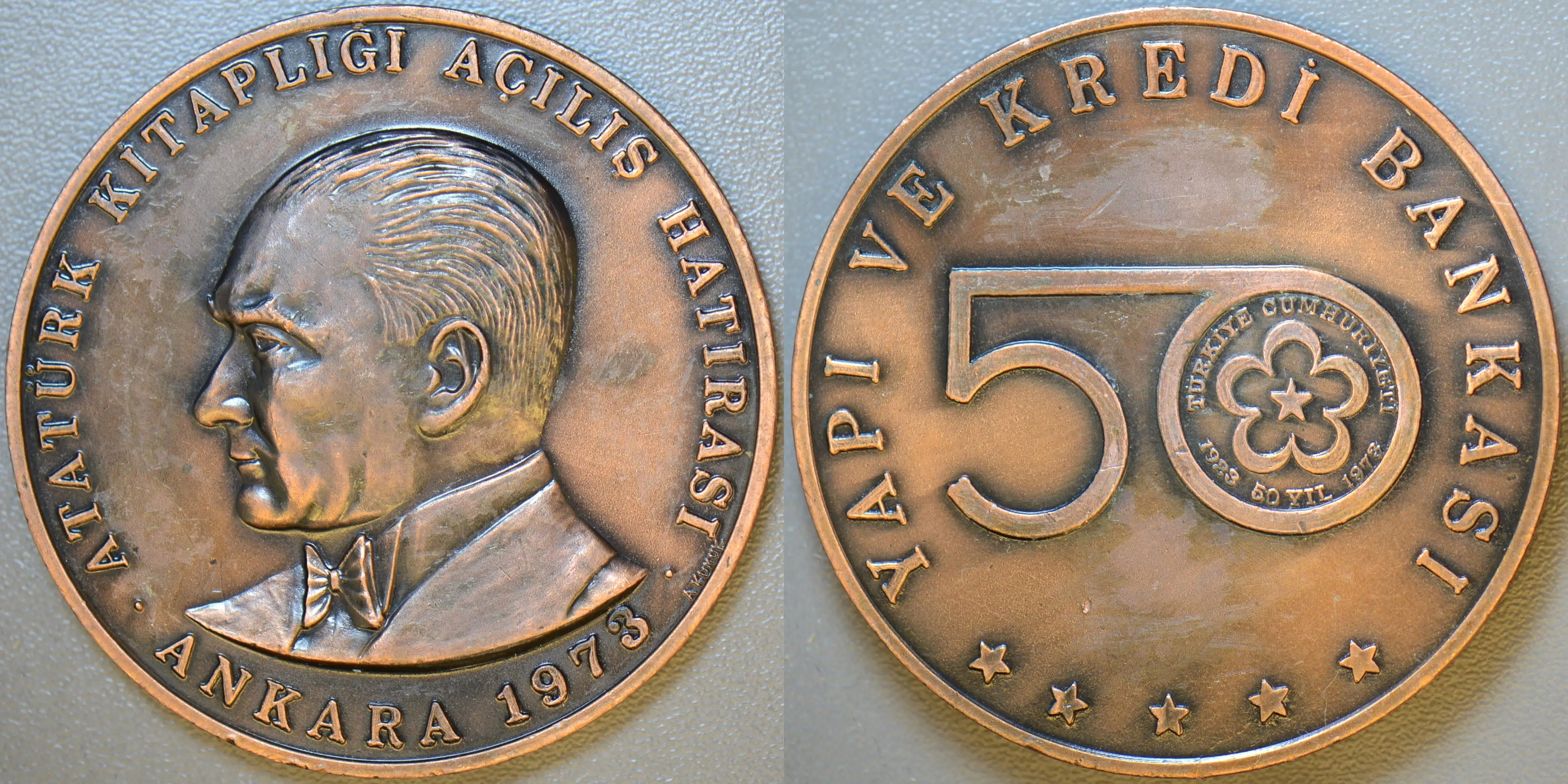 YAPI KREDİ 1973 MADALYON 60 mm. 96,4 gr. ATATÜRK KİTAPLIĞI AÇILIŞ HATIRASI.