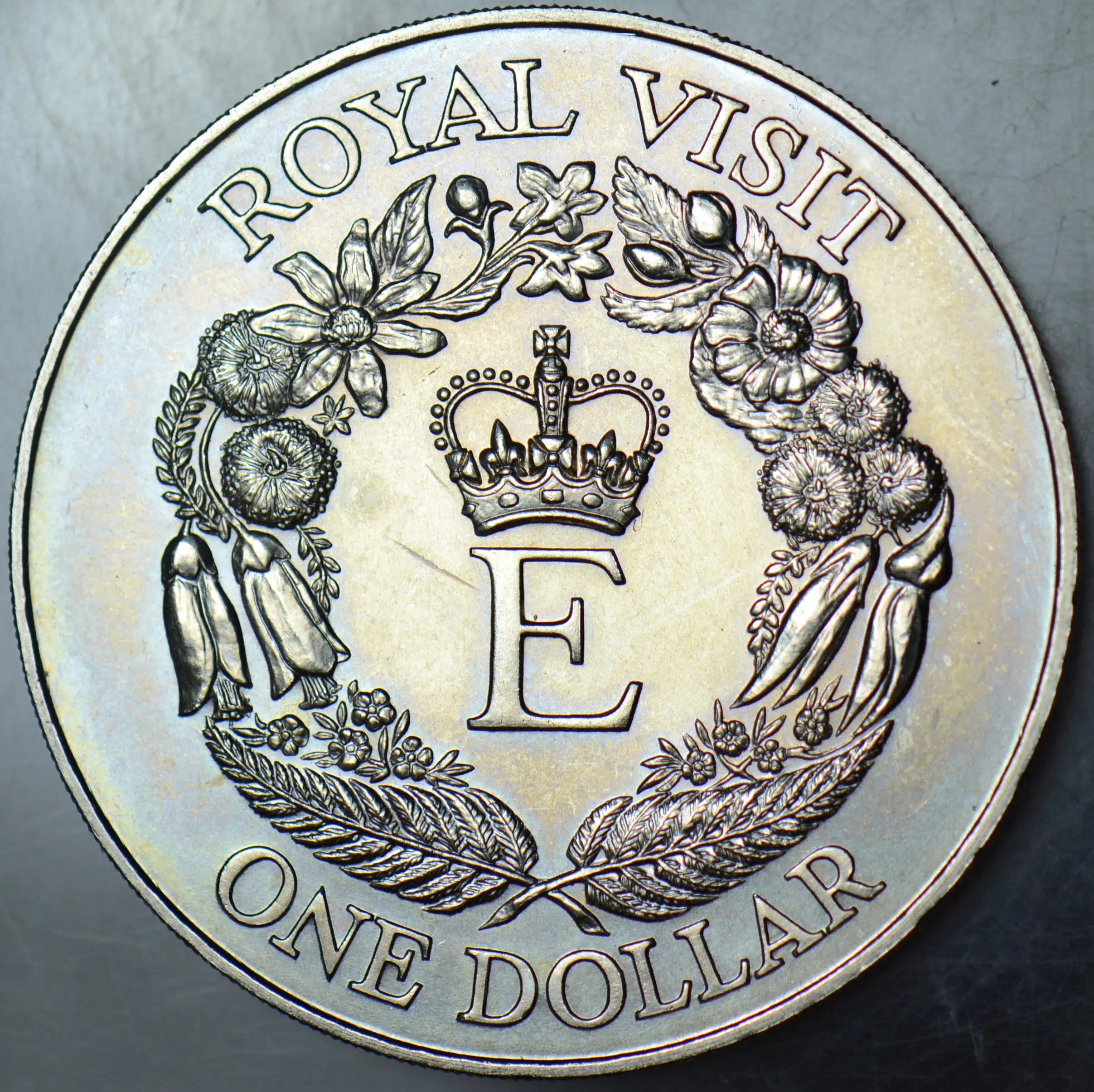 YENİ ZELANDA 1 DOLAR 1986 HATIRA-II. ELİZABETH ZİYARETİ. 40.000 BASILMIŞTIR. 38,6 mm 28,3 gr. ÇİL(-)