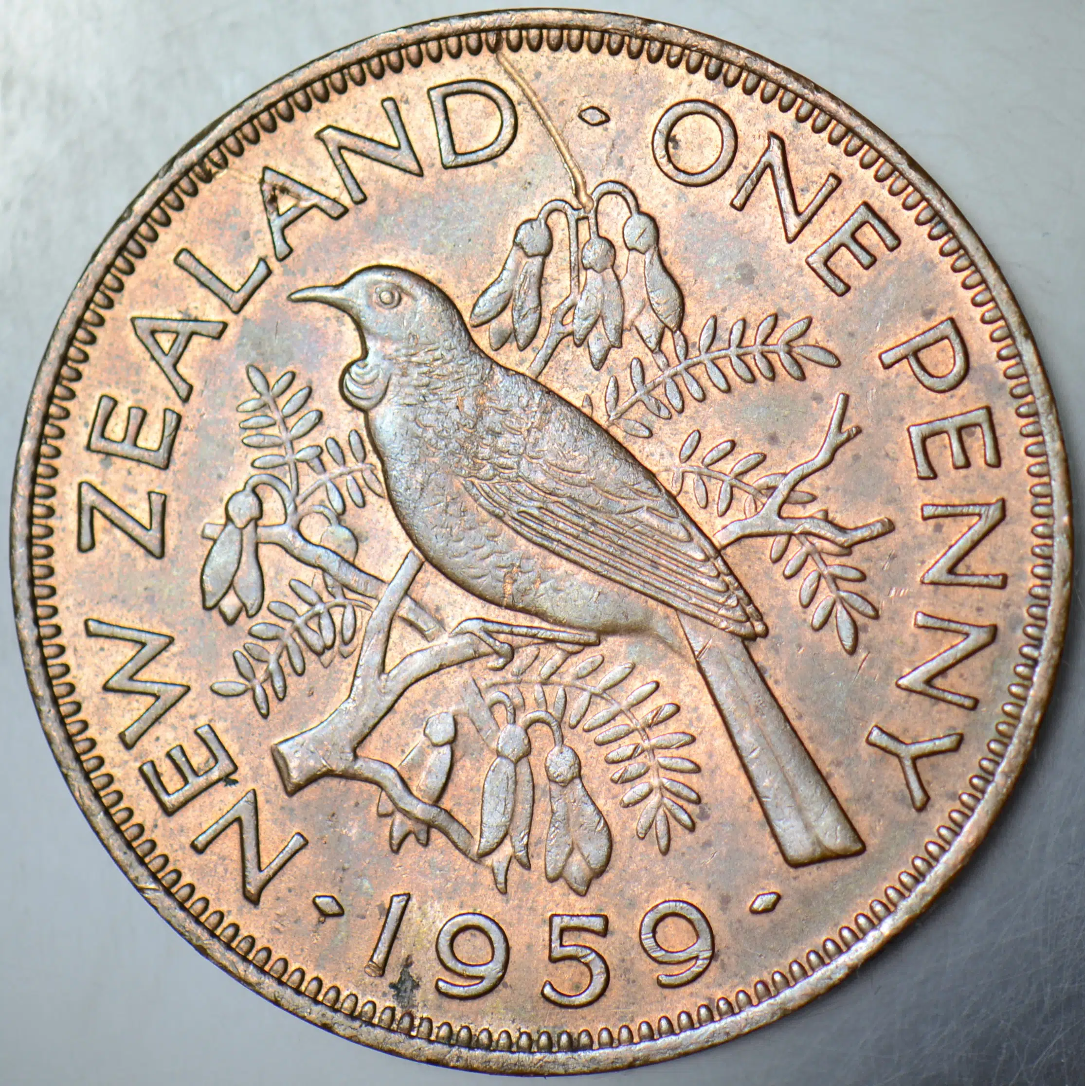 YENİ ZELANDA 1 PENNY 1959 KRALİÇE II. ELİZABETH. TUİ KUŞU. 31 mm BRONZ.