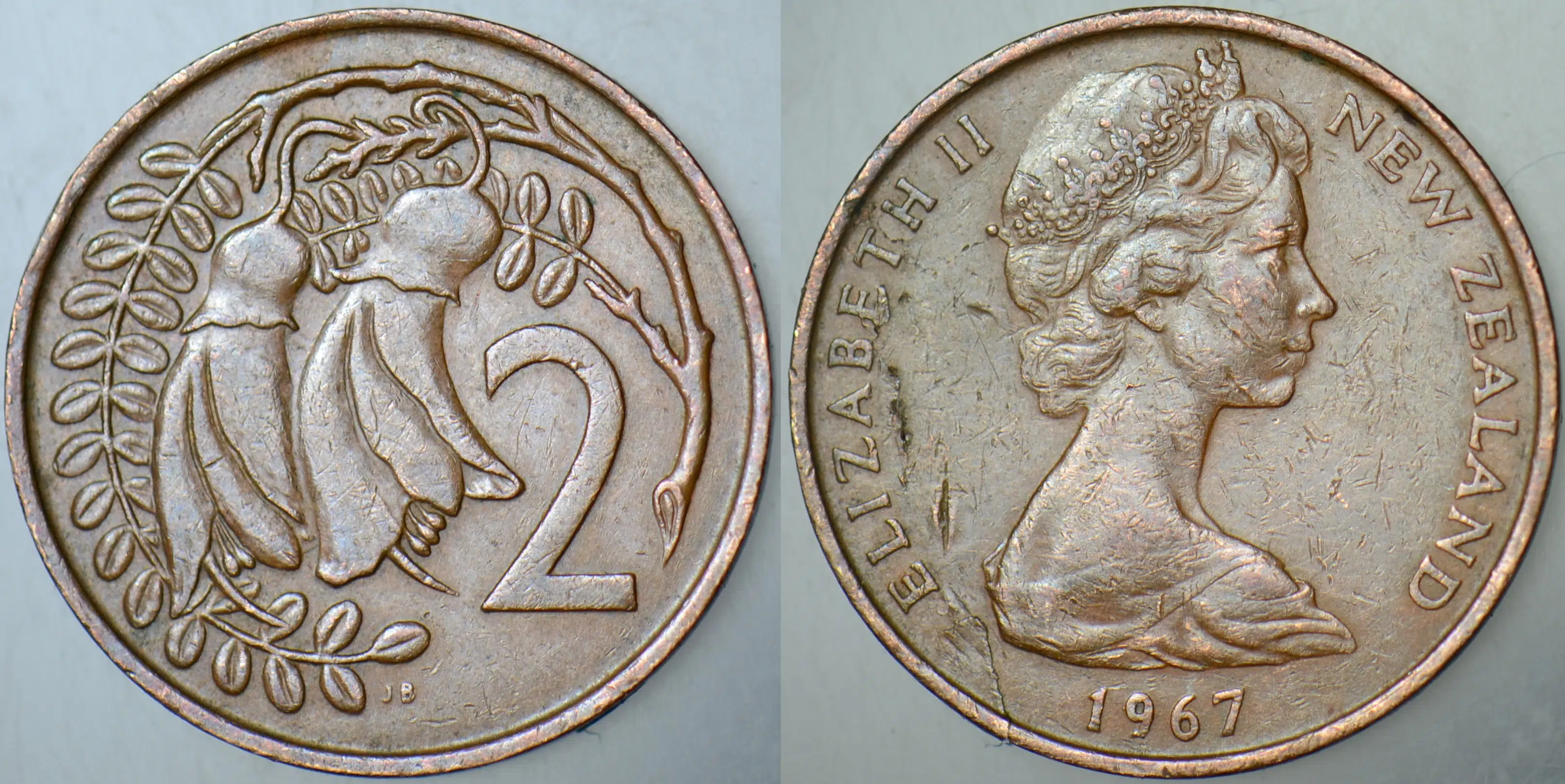YENİ ZELANDA 2 CENT 1967 KOWHAİ ÇİÇEĞİ. KRALİÇE II. ELİZABETH. 21,1 mm