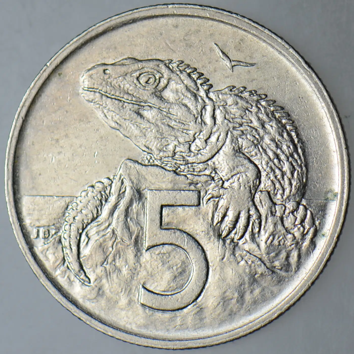 YENİ ZELANDA 5 CENT 1980 TUATARA TEMALI. KRALİÇE II. ELİZABETH.