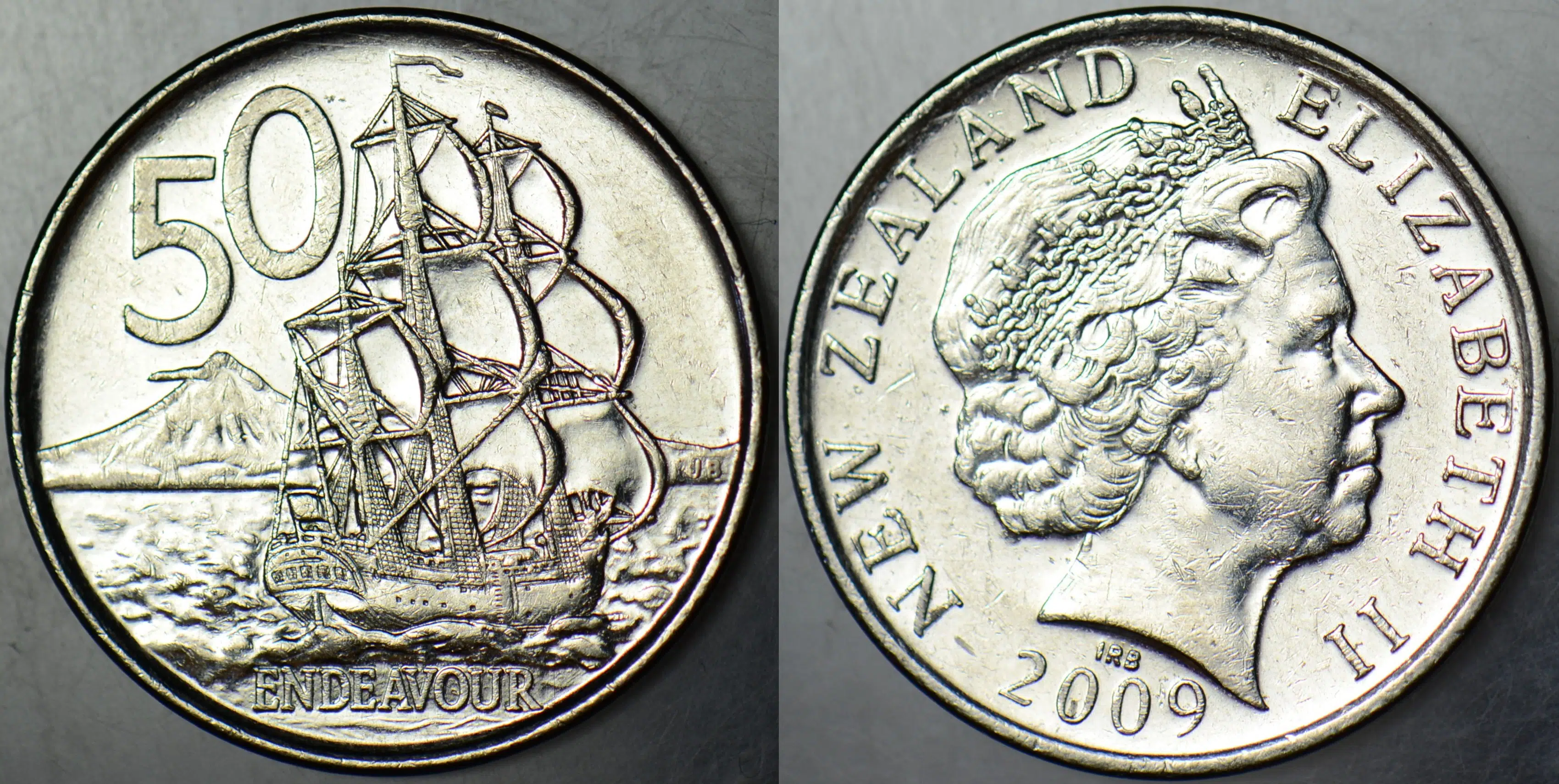 YENİ ZELANDA 50 PENCE 2009 KRALİÇE II. ELİZABETH. ENDAUVER YELKENLİ TEMALI.