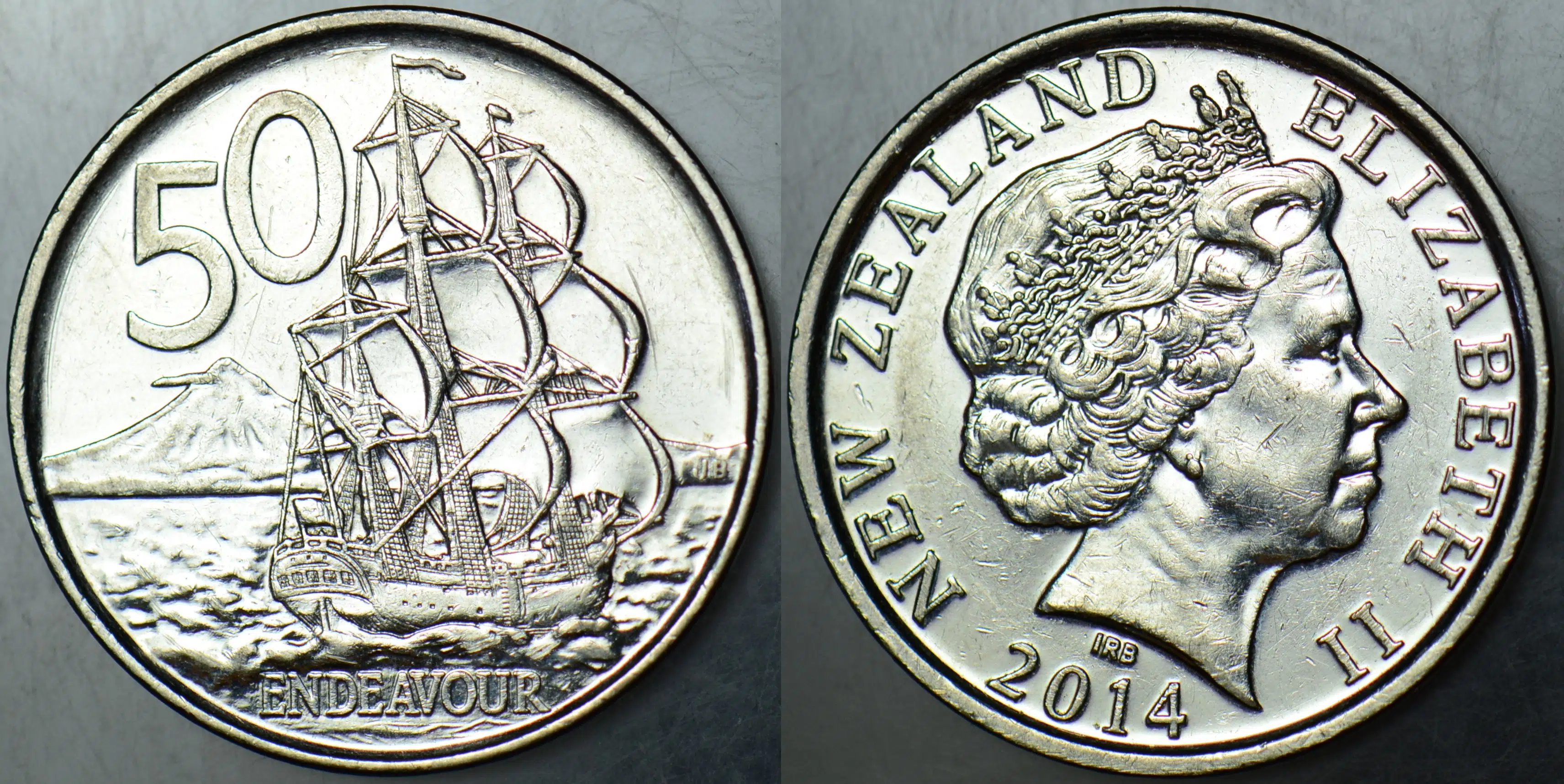 YENİ ZELANDA 50 PENCE 2014 KRALİÇE II. ELİZABETH. ENDAUVER YELKENLİ TEMALI.